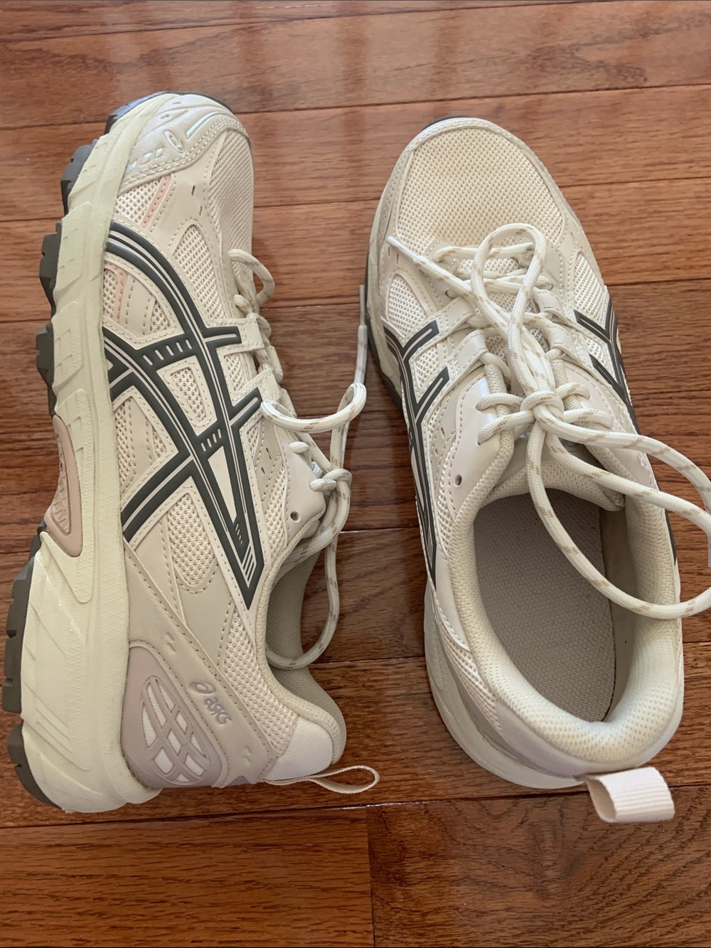 Asics Athletic Running Shoes in Cream and Black
